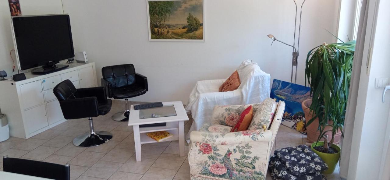 Grosses Zimmer Bad Kueche Wohnzimmer Terasse Garten Zentral Ruhig Landsberg am Lech Dış mekan fotoğraf